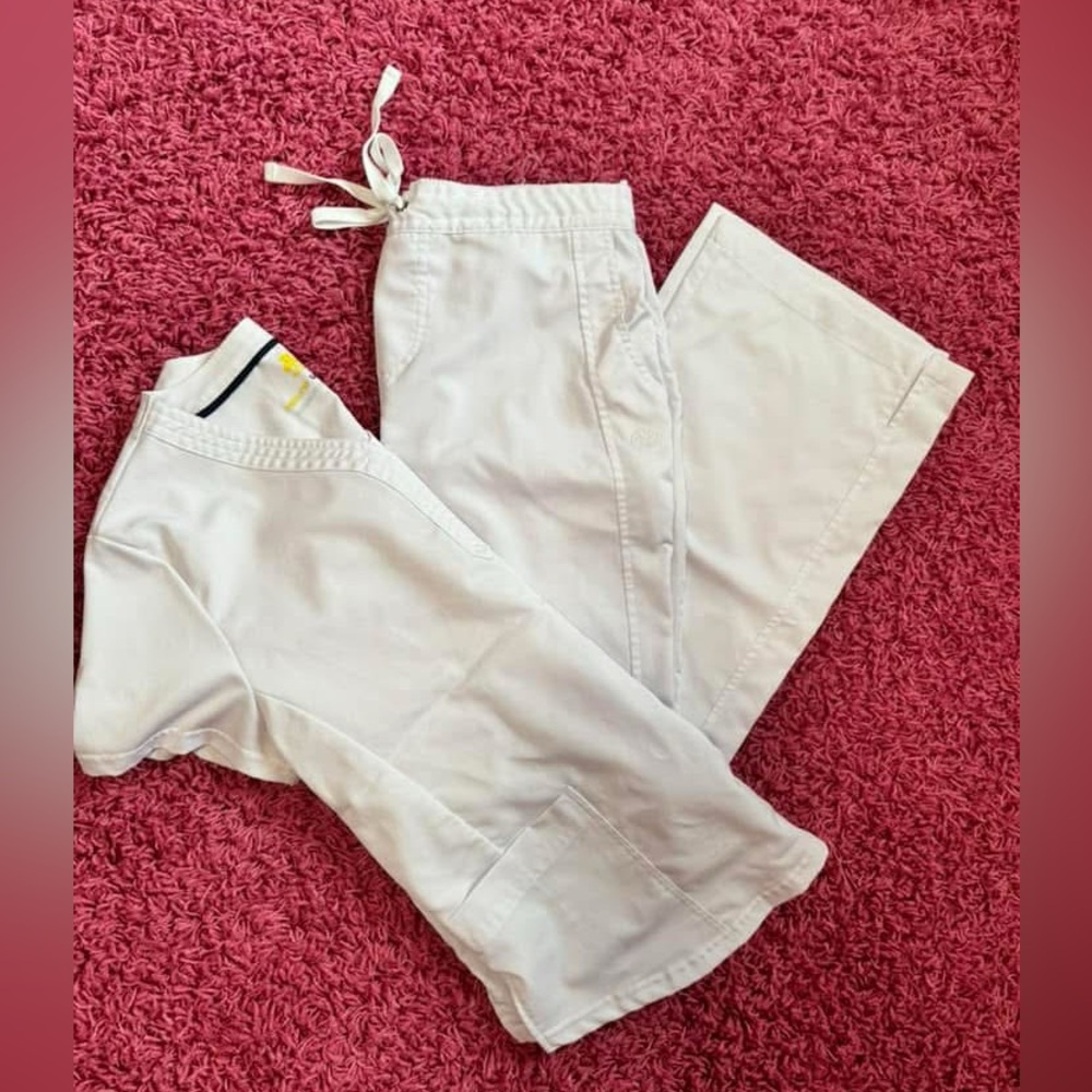 Scrub set